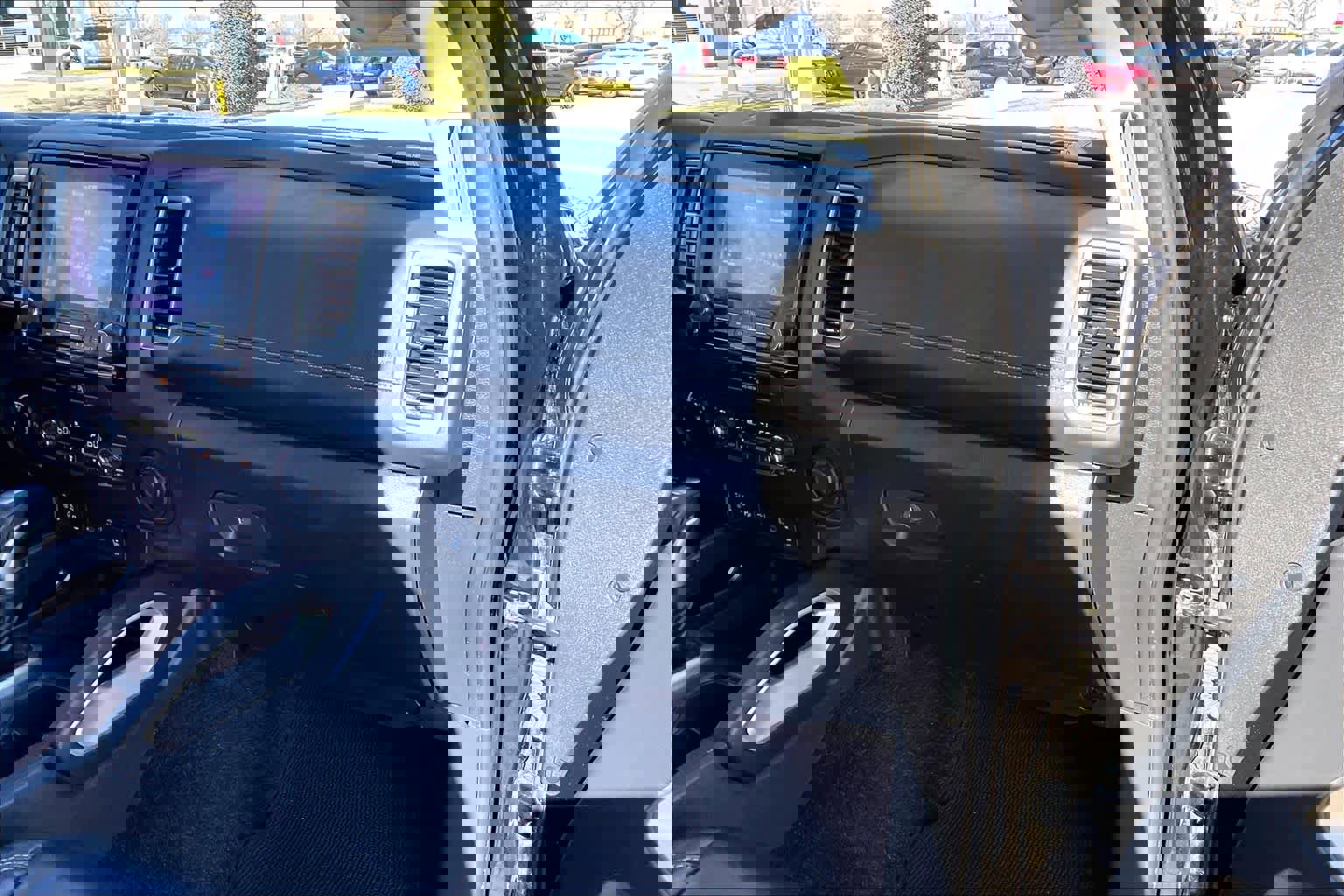 Used 2022 Nissan Frontier SV w/ SV Premium Package image 18