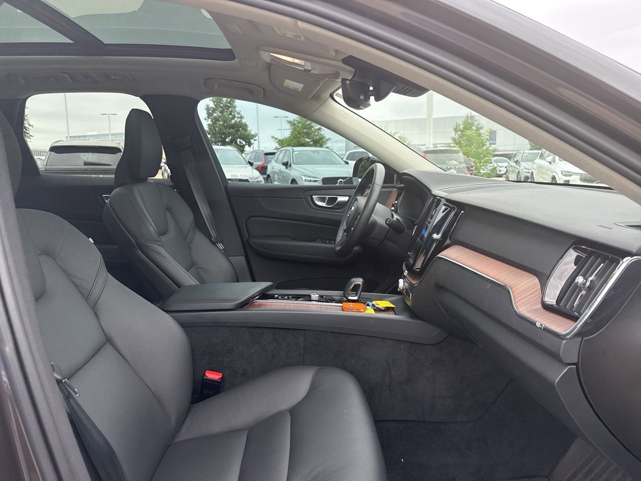 Used 2024 Volvo XC60 B5 Plus w/ Protection Package Premier AWD/4WD image 9