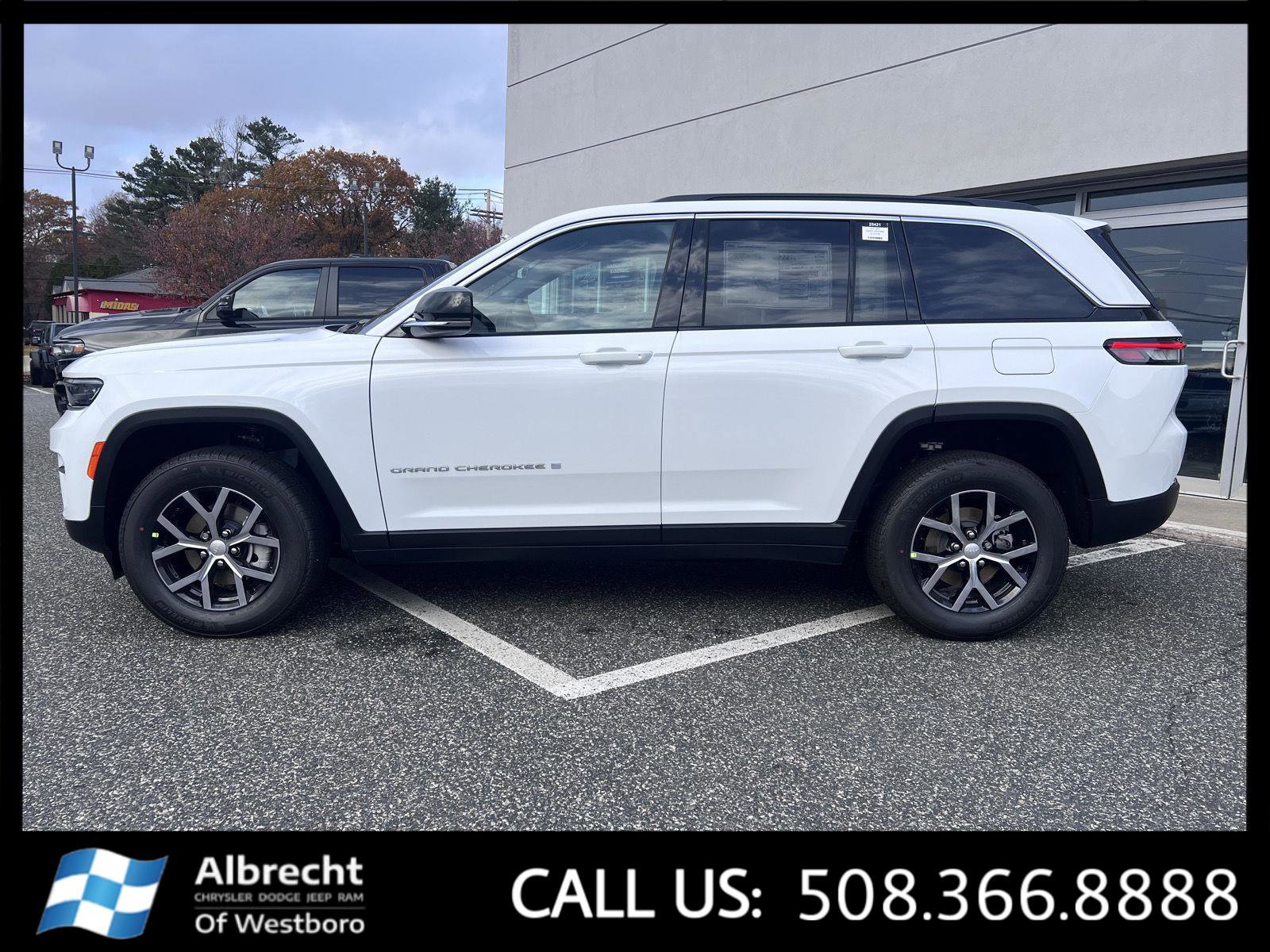 New 2025 Jeep Grand Cherokee Limited image 2