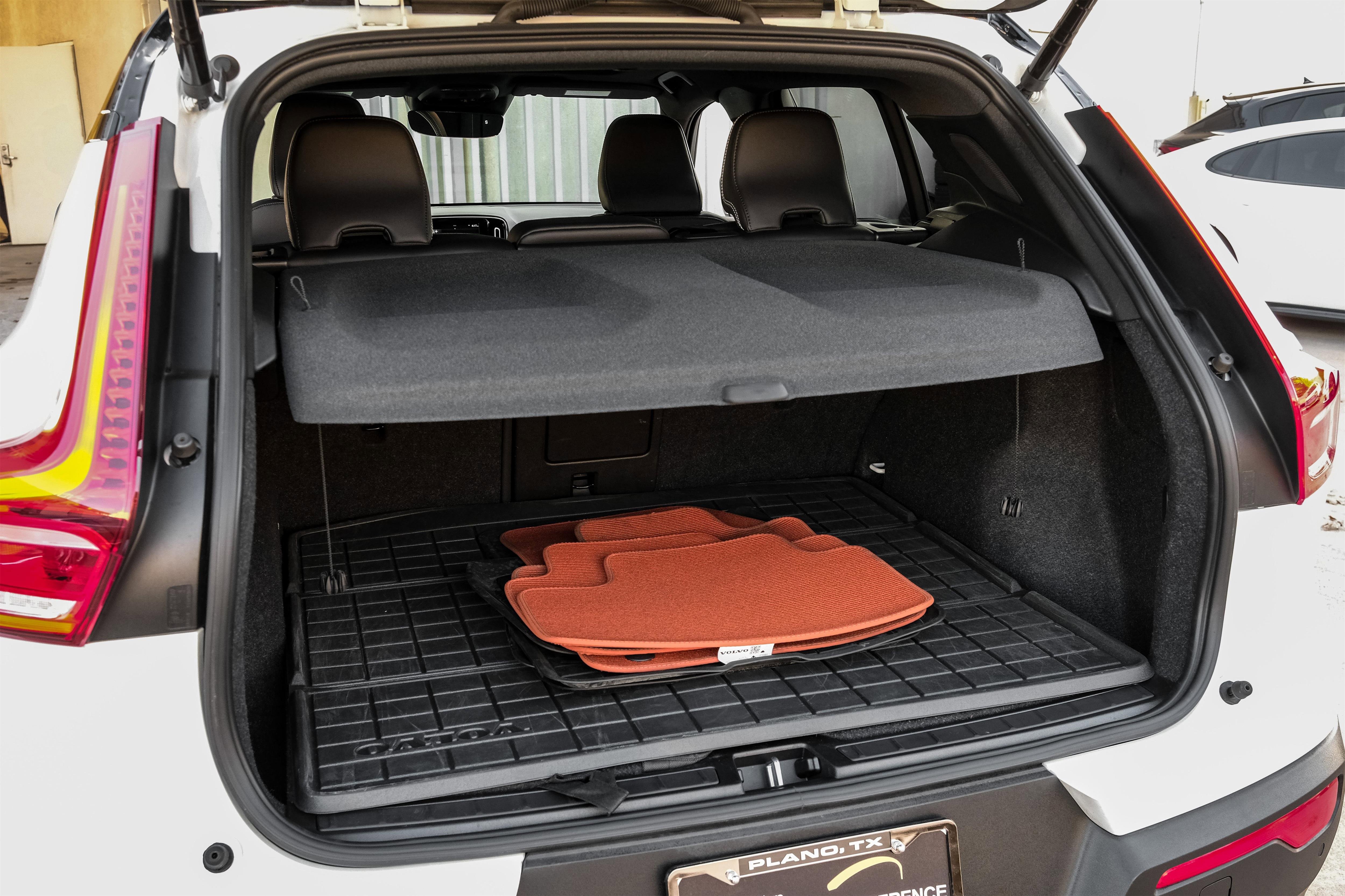 Used 2021 Volvo XC40 T4 R-Design image 58