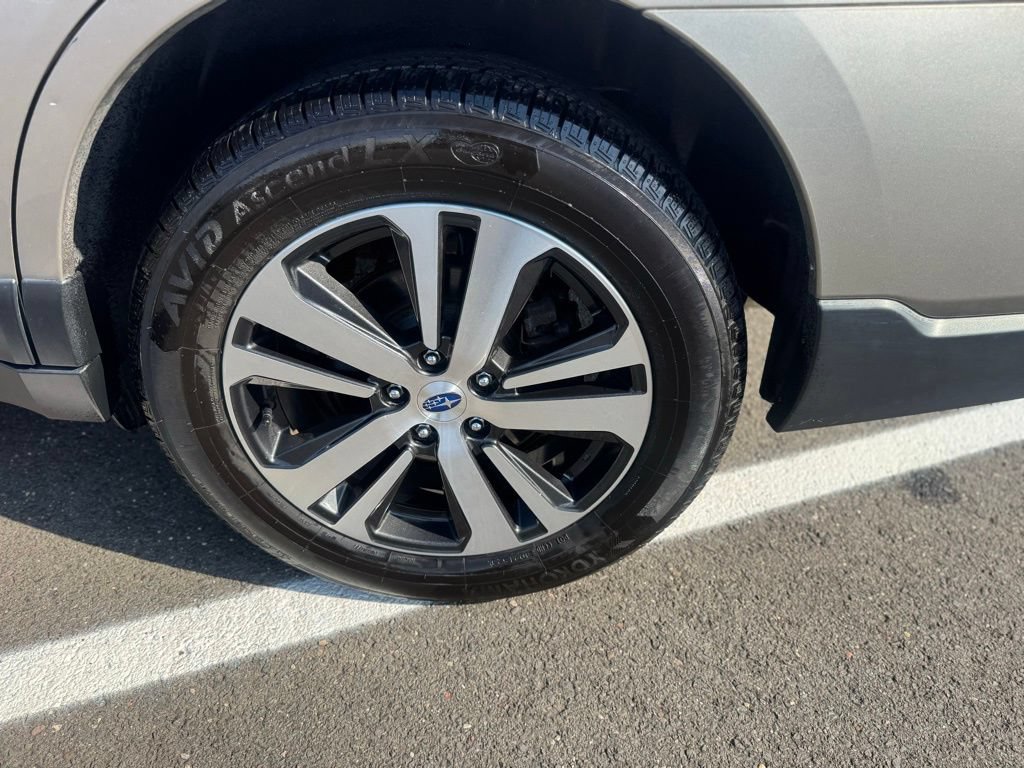 Used 2018 Subaru Outback 3.6R Limited AWD/4WD image 12