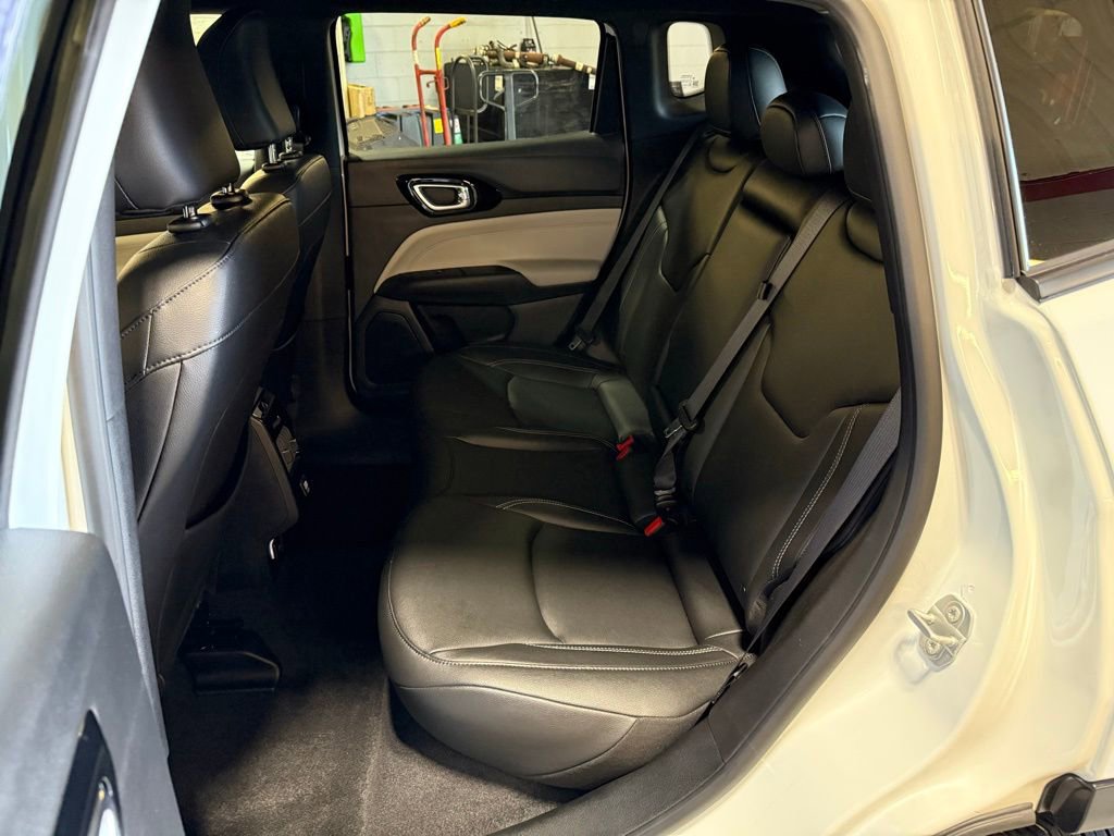 Used 2025 Jeep Compass Limited AWD/4WD image 25