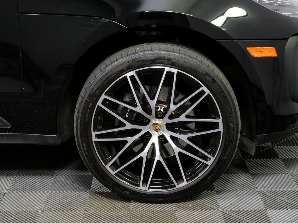 Certified 2023 Porsche Macan Turbo AWD/4WD image 39