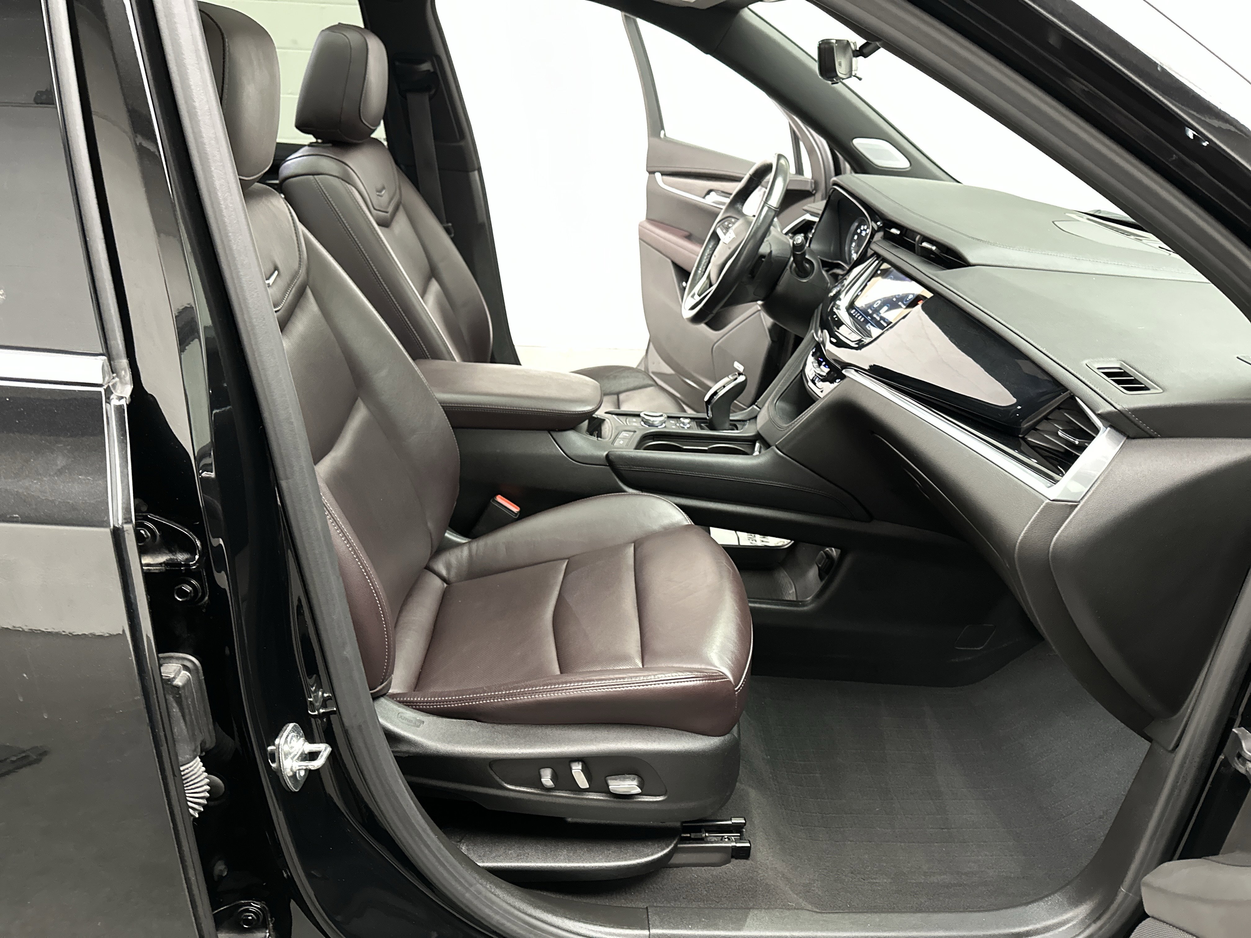 Used 2024 Cadillac XT6 Premium Luxury w/ Technology Package image 26