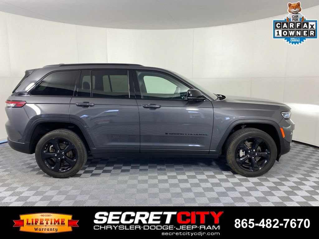 Used 2023 Jeep Grand Cherokee Altitude AWD/4WD image 8