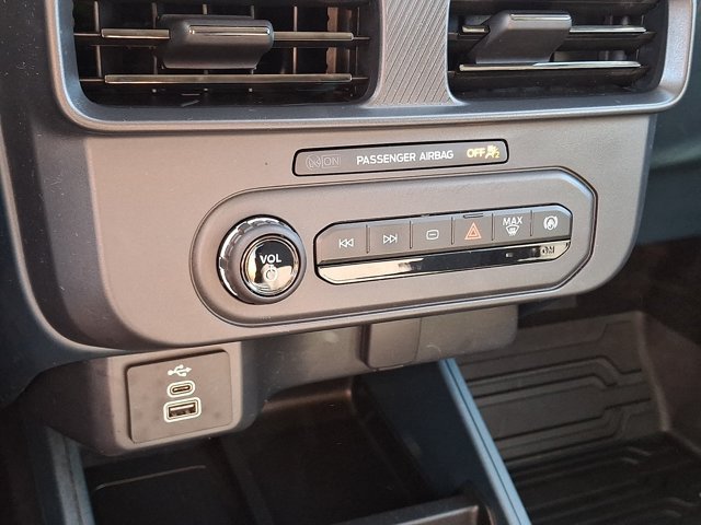 Used 2025 Ford Maverick XL w/ Equipment Group 102A AWD/4WD image 19