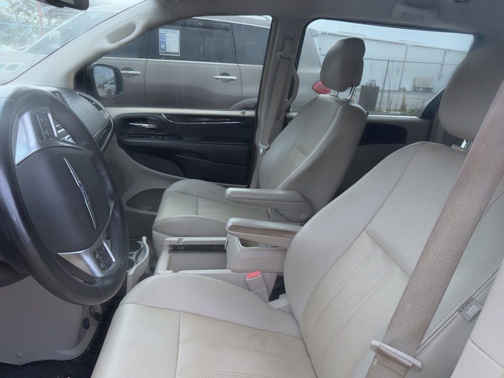 Used 2012 Chrysler Town & Country Touring-L w/ Entertainment Group #2 image 18