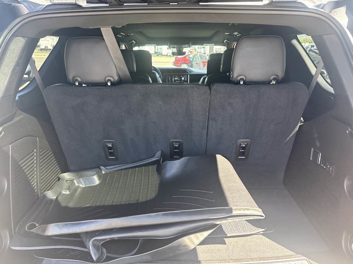 Used 2021 GMC Yukon Denali w/ Denali Ultimate Package AWD/4WD image 23