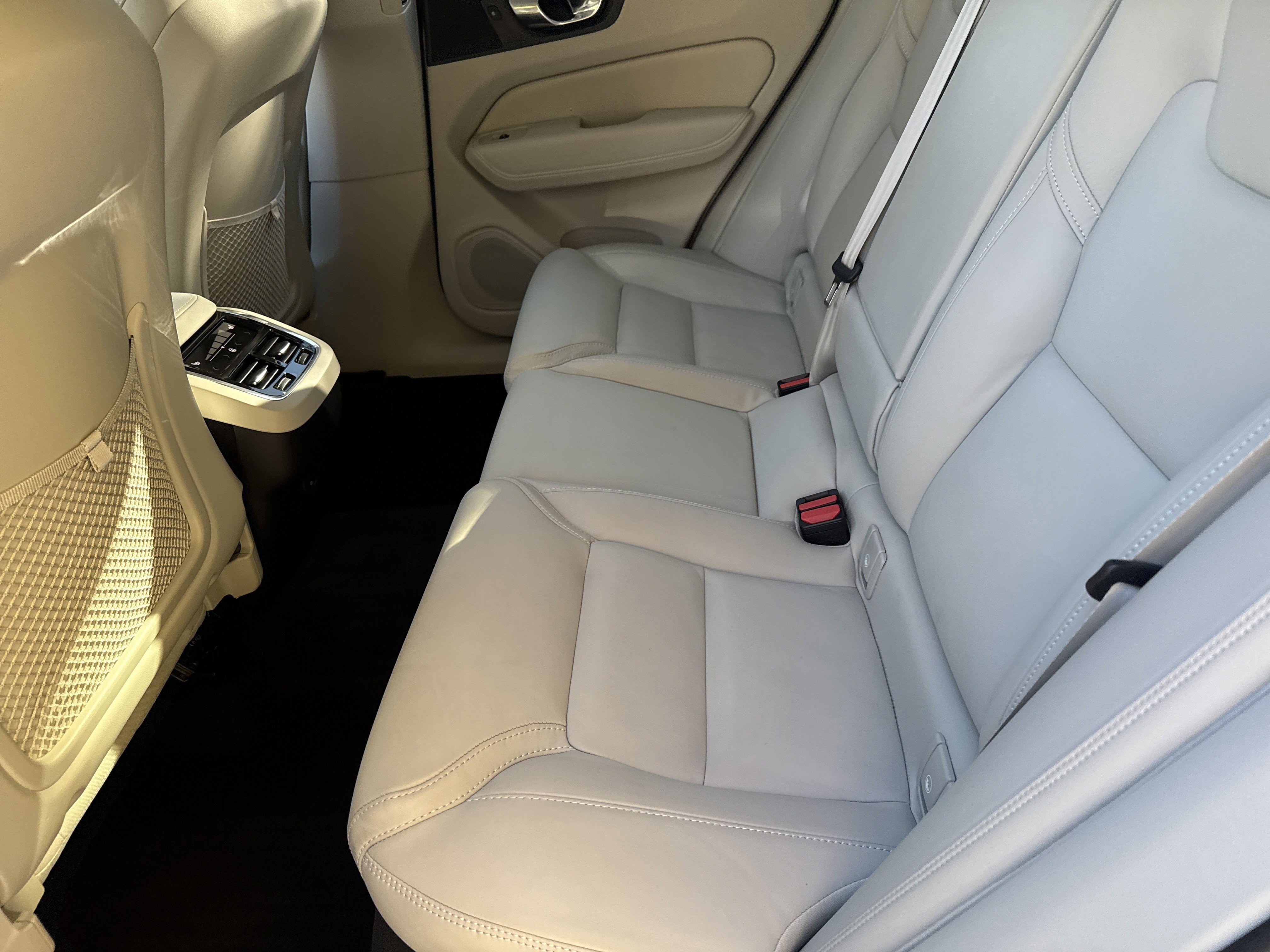 Used 2023 Volvo XC60 B5 Ultimate w/ Climate Package image 20