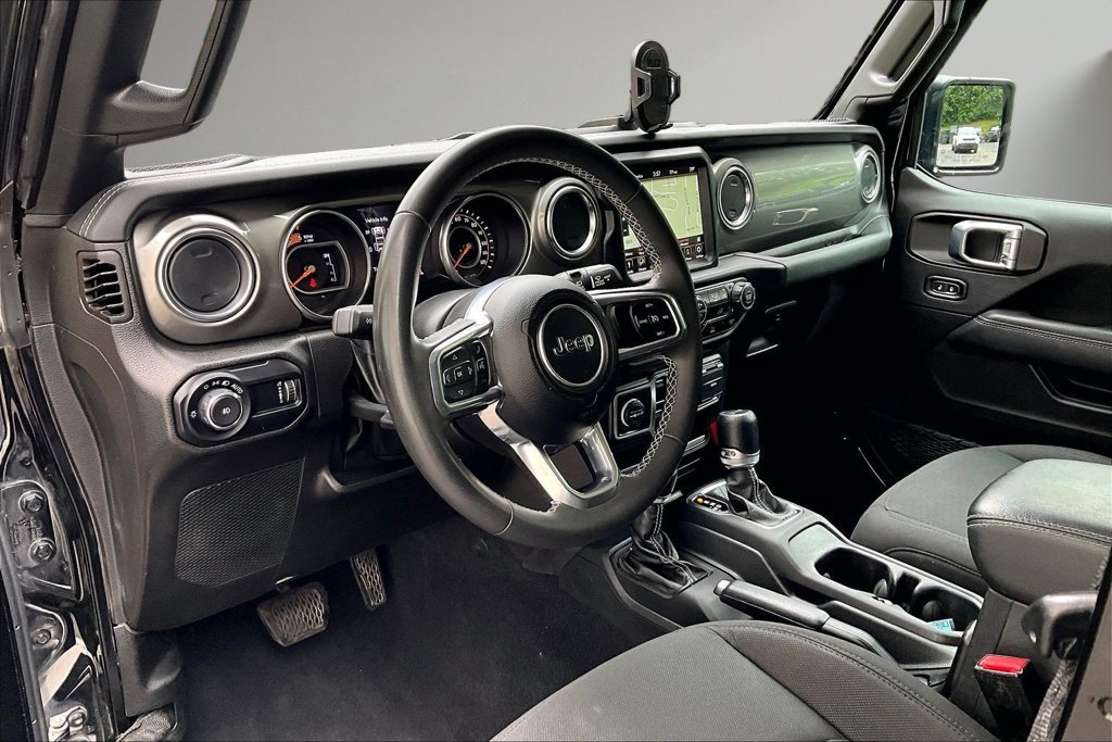 Used 2023 Jeep Wrangler Unlimited Sahara AWD/4WD image 18
