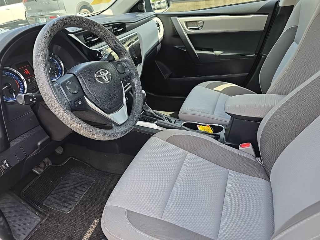 Used 2017 Toyota Corolla LE w/ Carpet Mat Package (TMS) FWD image 19