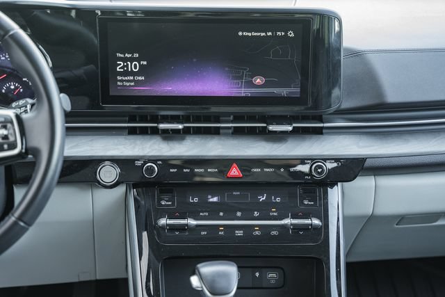 Used 2024 Kia Carnival EX FWD image 24