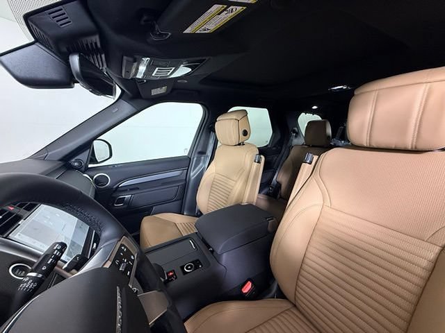 Certified 2025 Land Rover Discovery Dynamic SE AWD/4WD image 6