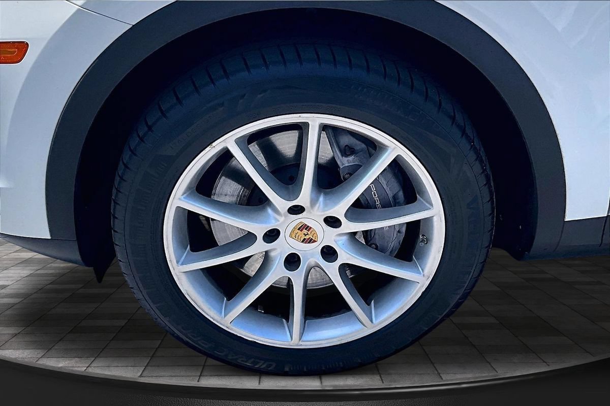 Used 2022 Porsche Cayenne AWD/4WD image 36