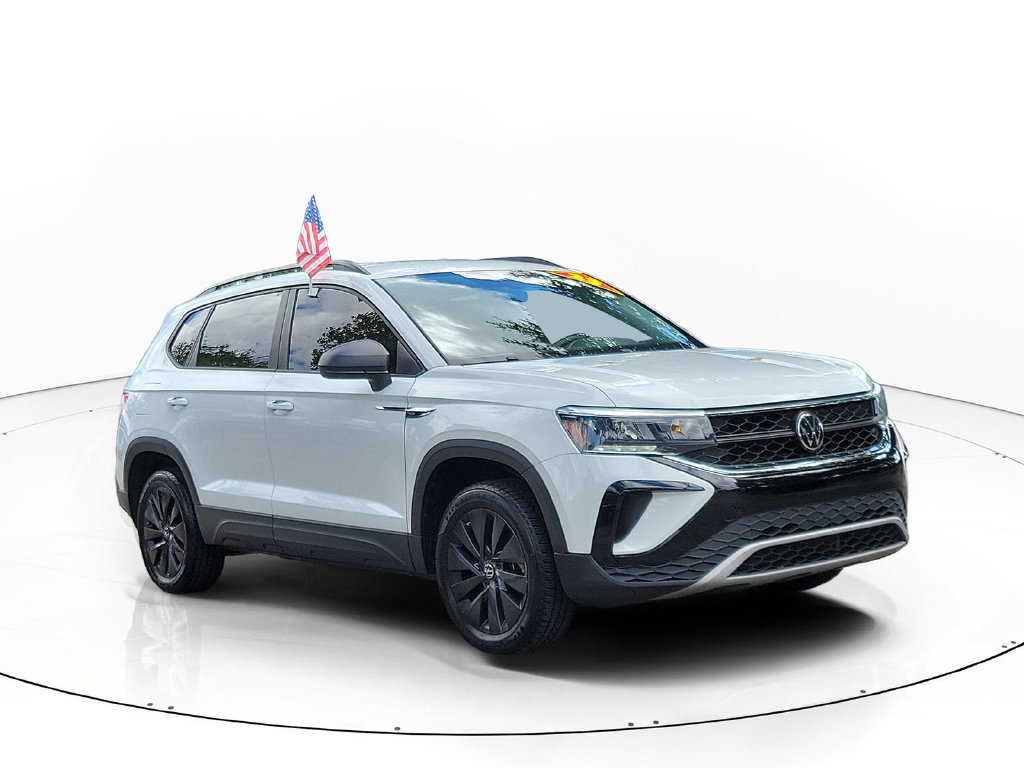 Used 2023 Volkswagen Taos S w/ Driver Assistance Package FWD image 2