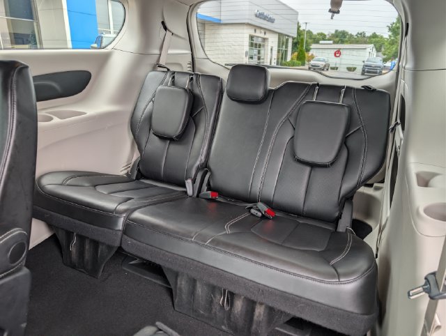 Used 2024 Chrysler Pacifica Touring-L FWD image 20