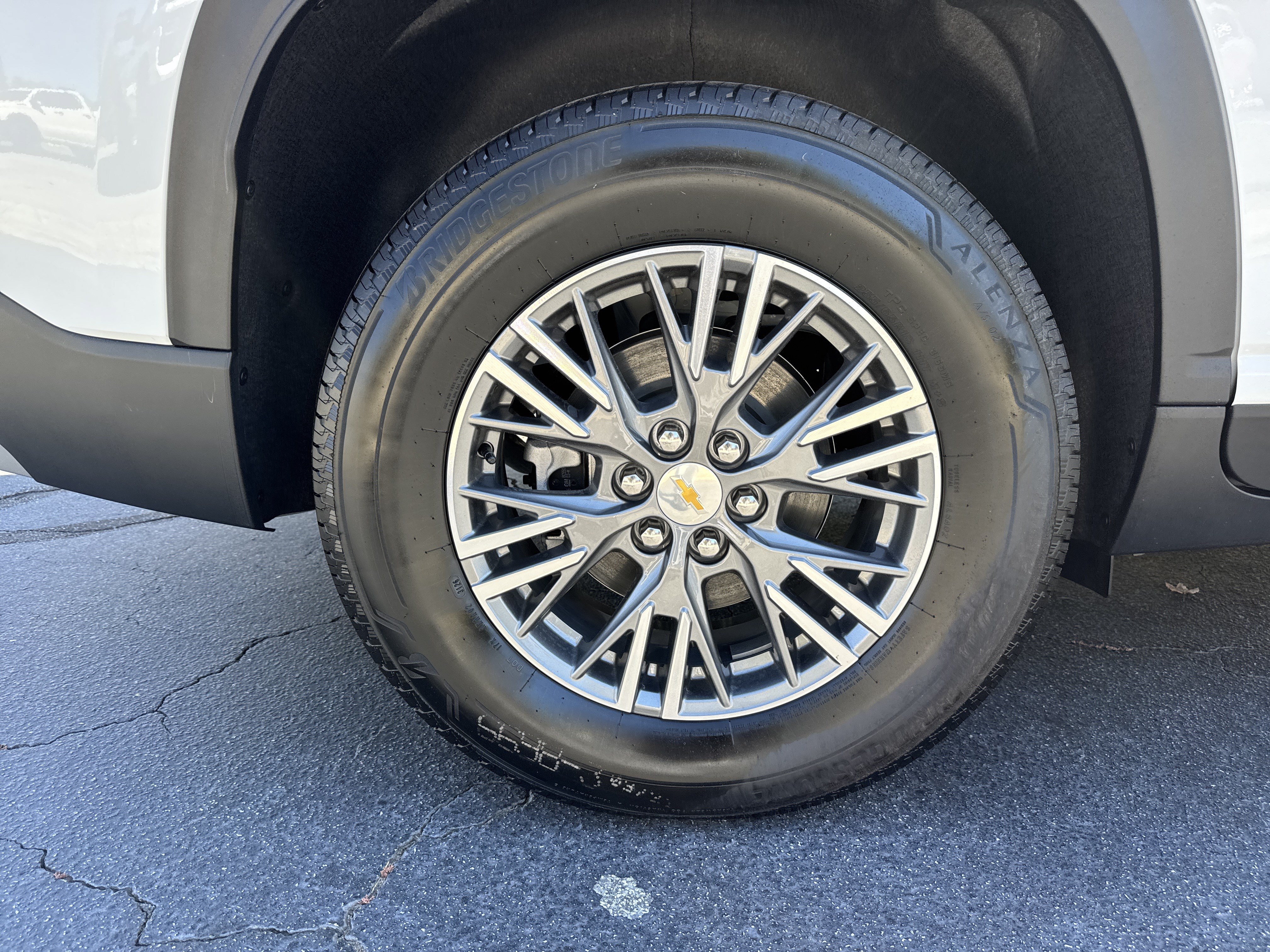 New 2027 Chevrolet Traverse LT w/ LPO, Floor Liner Package FWD image 18