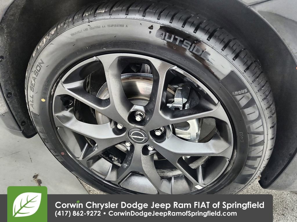 Used 2025 Chrysler Pacifica Limited FWD image 36