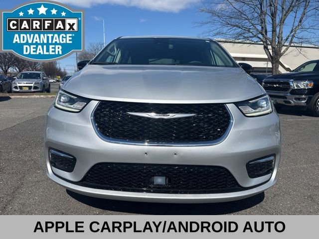 Used 2024 Chrysler Pacifica Touring-L FWD image 2