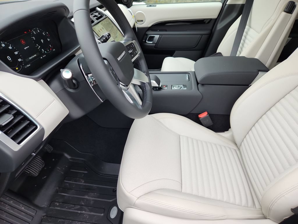 Used 2026 Land Rover Discovery S AWD/4WD image 23