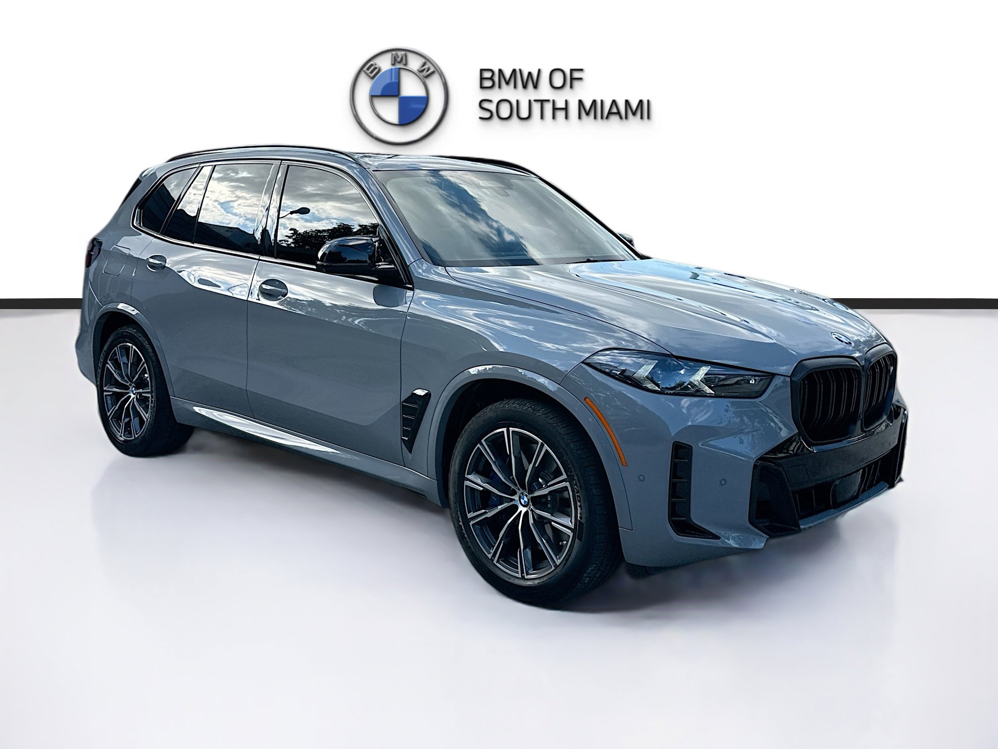 Used 2024 BMW X5 M60i image 1