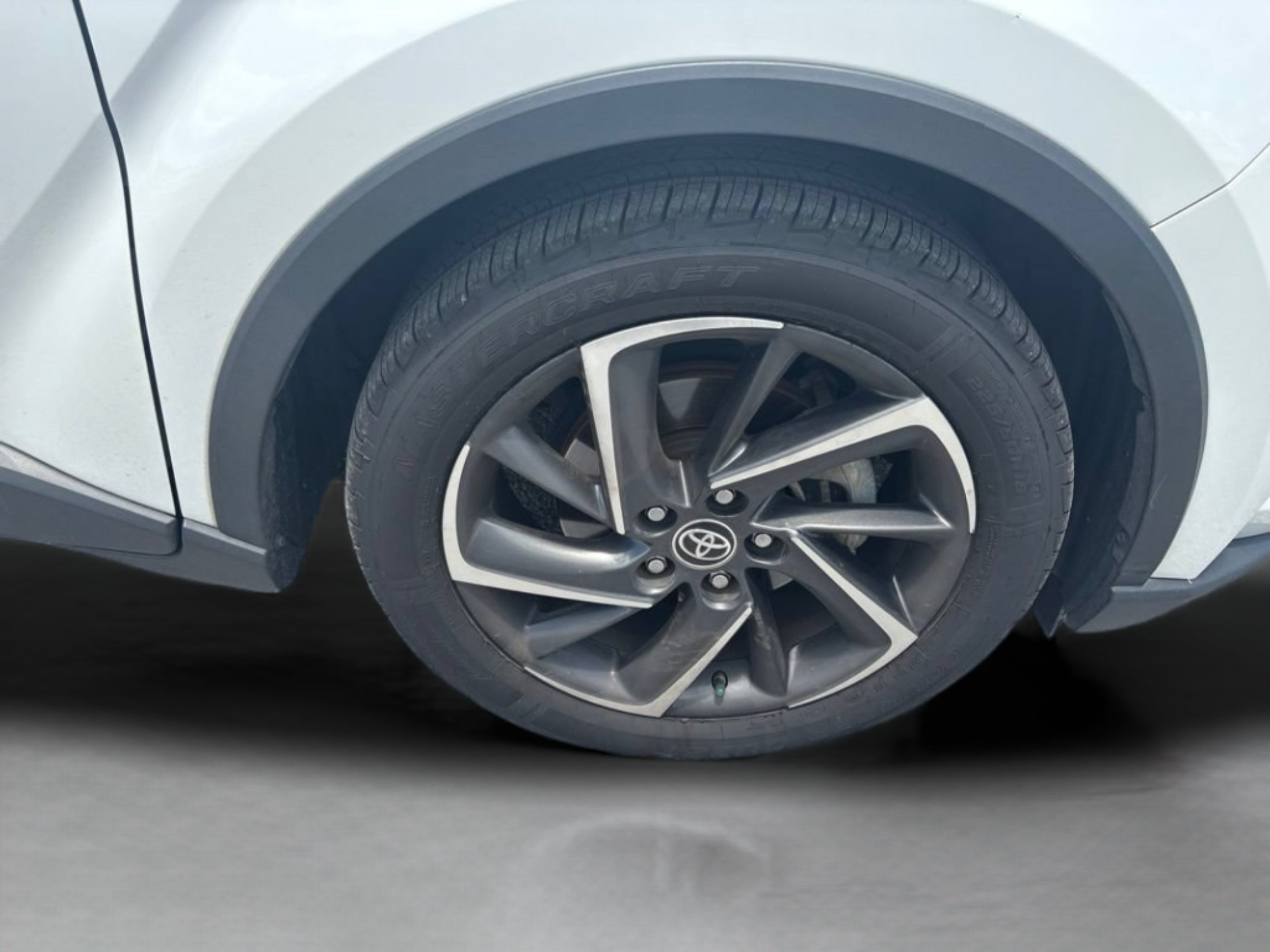 Used 2022 Toyota C-HR Limited FWD image 36