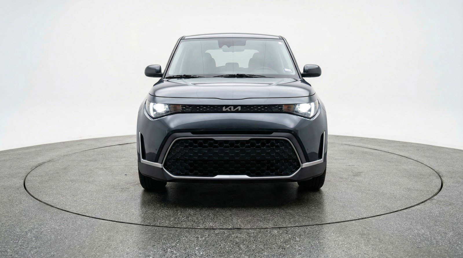 Used 2025 Kia Soul LX w/ LX Technology Package FWD image 2