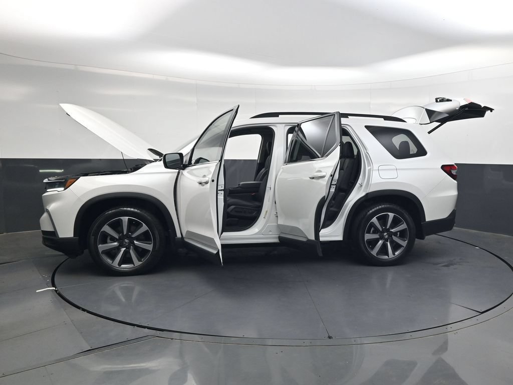 Certified 2025 Honda Pilot Touring image 41