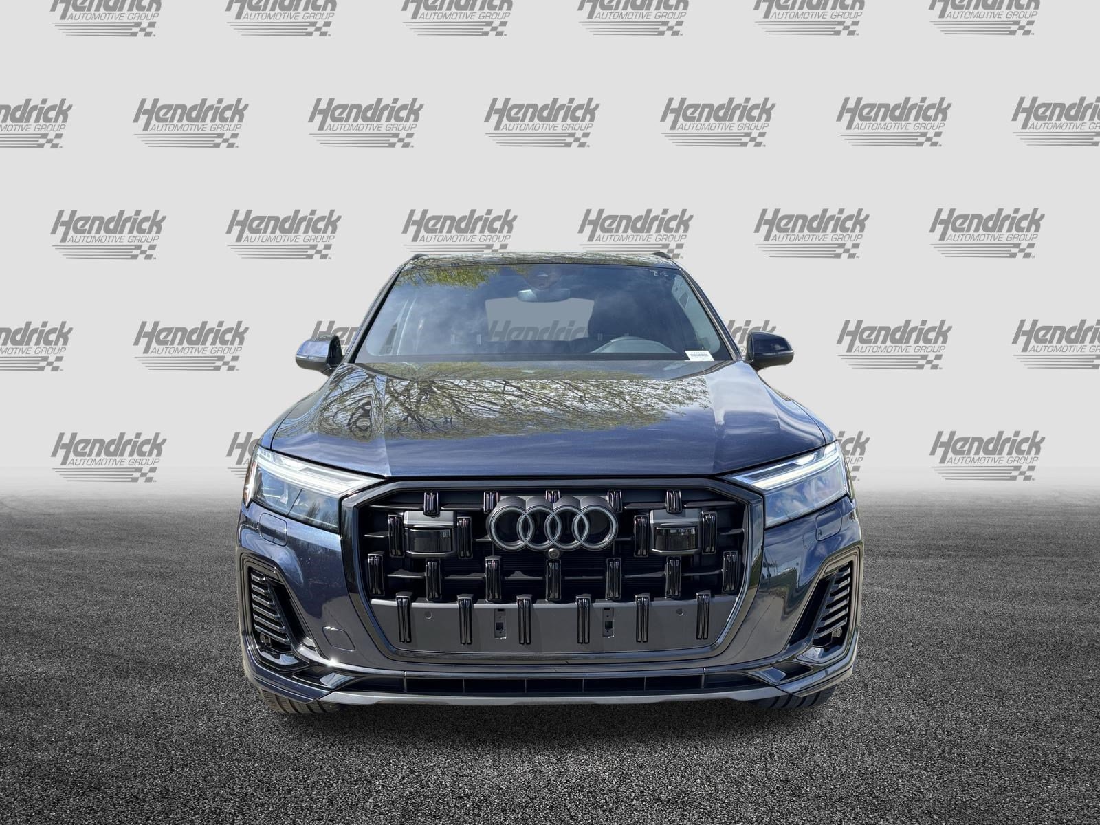Certified 2025 Audi Q7 2.0T Premium w/ Convenience Plus Package image 3