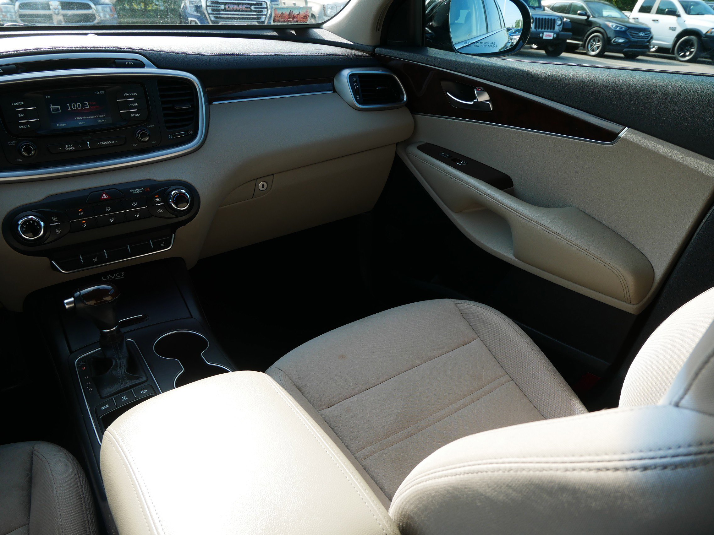 Used 2016 Kia Sorento LX w/ LX Convenience Package image 15