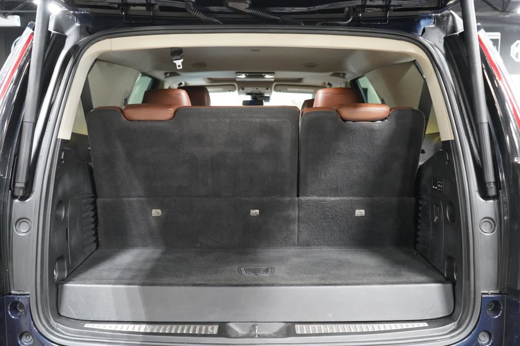 Used 2020 Cadillac Escalade Premium Luxury RWD image 17