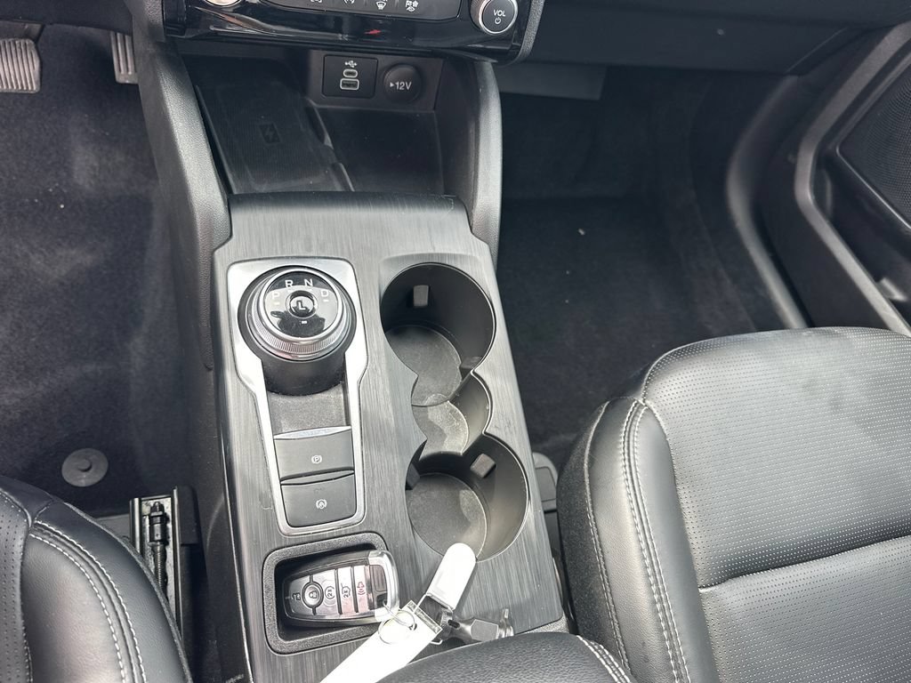 Used 2025 Ford Escape Platinum AWD/4WD image 31