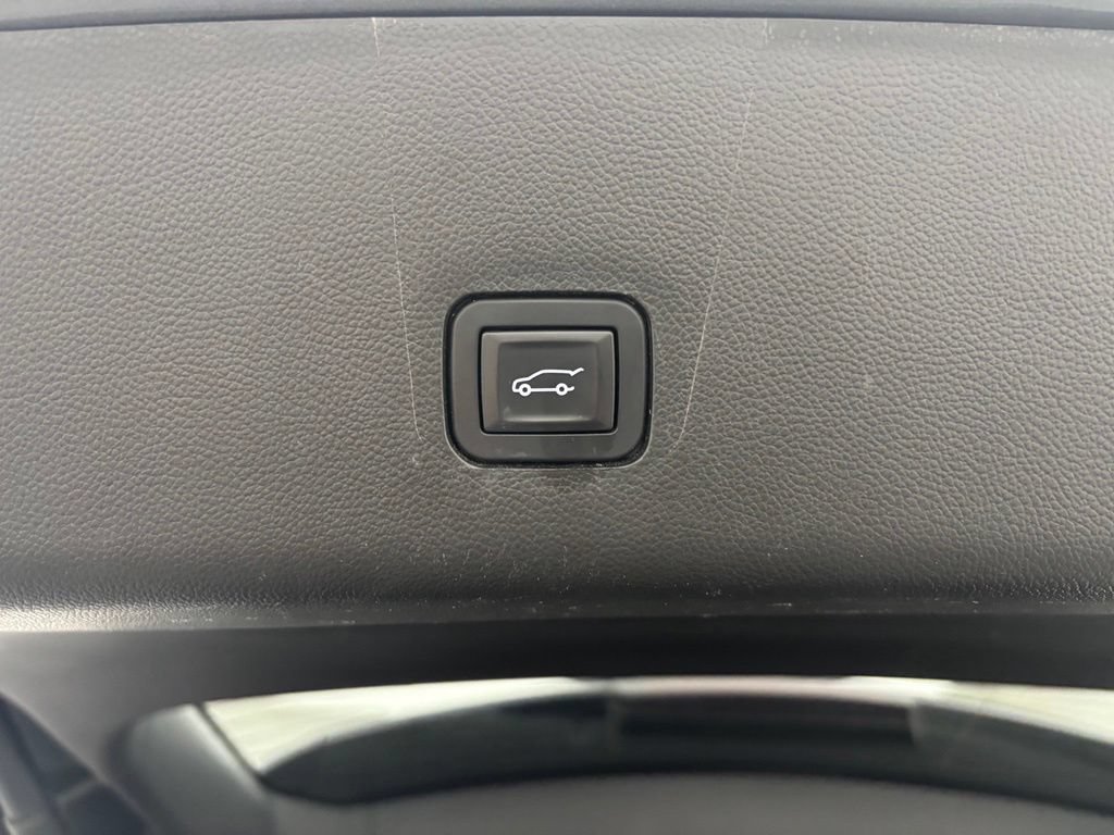 Used 2019 Chevrolet Traverse LT FWD image 11