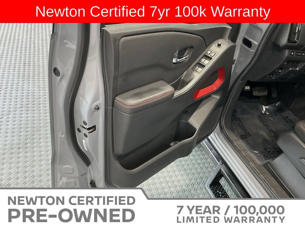 Used 2025 Nissan Frontier PRO-4X AWD/4WD image 40