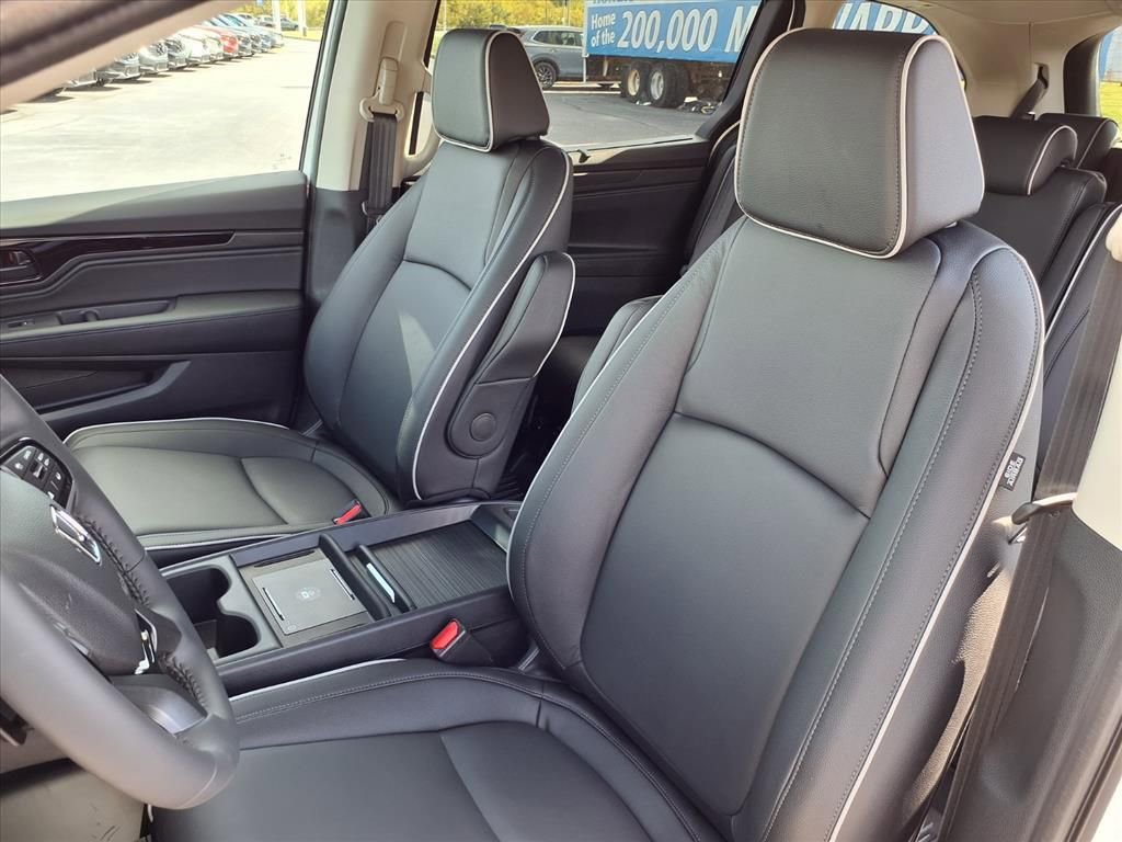 New 2026 Honda Odyssey Touring image 14