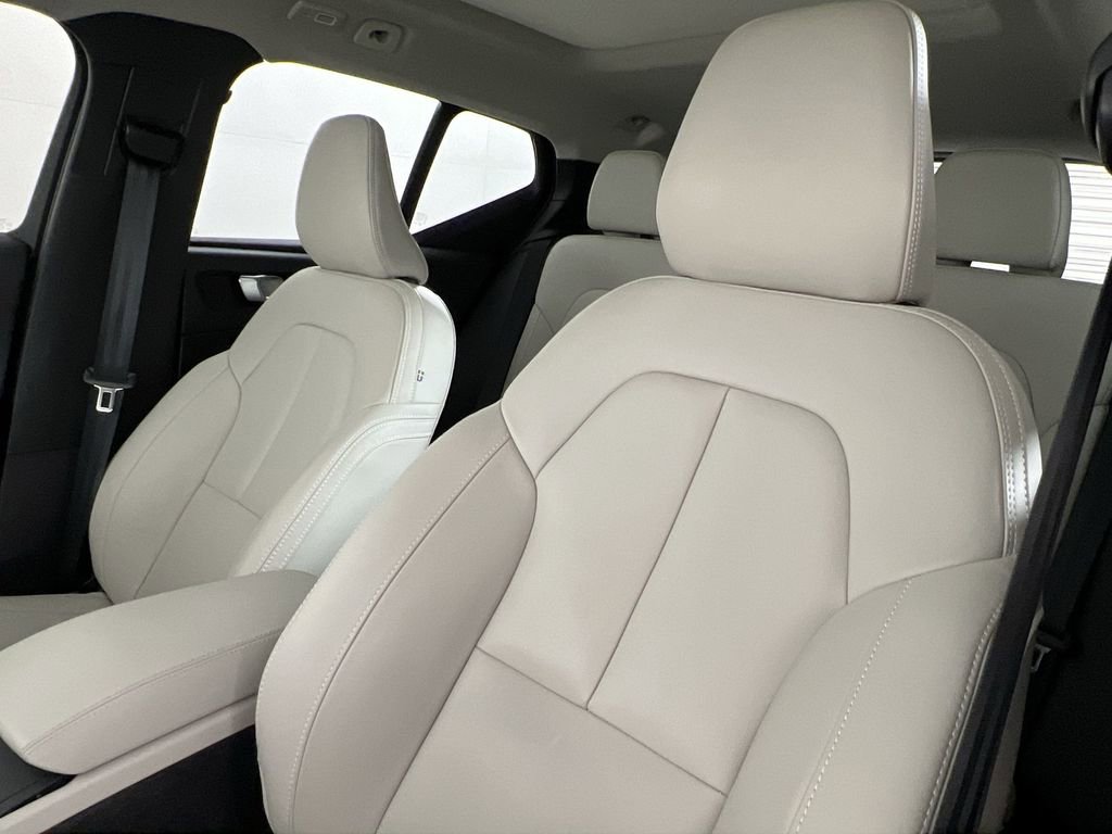 Certified 2024 Volvo XC40 B5 Plus image 14