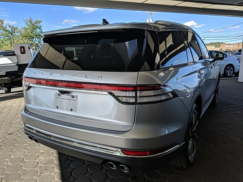 Certified 2023 Lincoln Aviator Reserve w/ Equipment Group 201A image 5