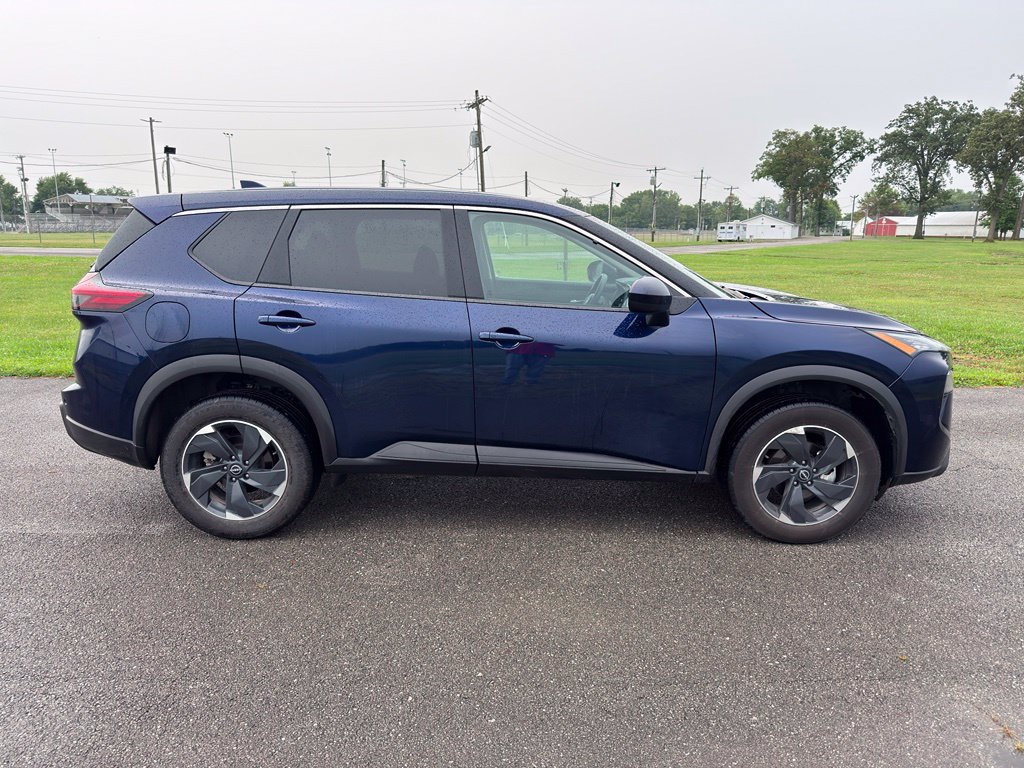 Used 2024 Nissan Rogue SV AWD/4WD image 12