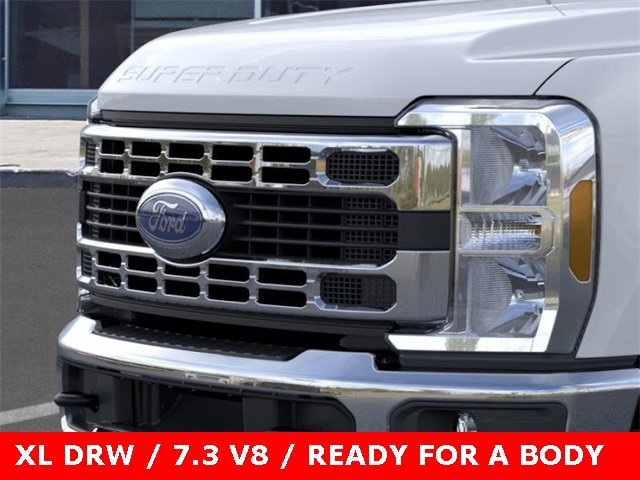 New 2025 Ford F350 XL w/ XL Chrome Package image 39