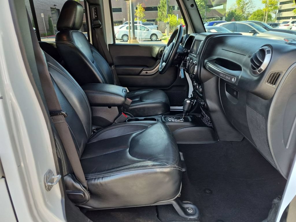 Used 2018 Jeep Wrangler Unlimited Sahara AWD/4WD image 18