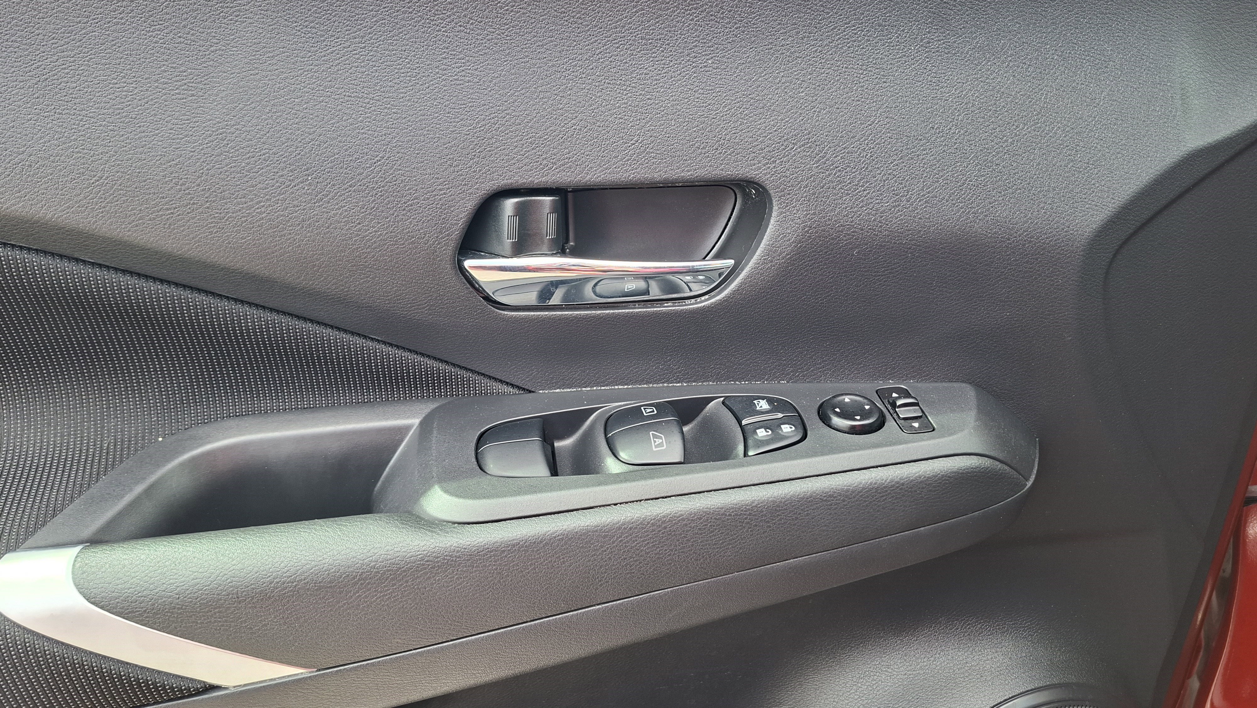 Used 2021 Nissan Kicks SV image 16