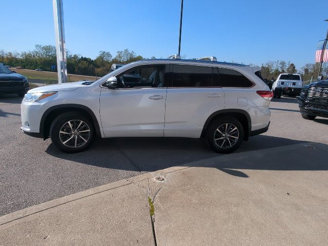 Used 2018 Toyota Highlander XLE AWD/4WD image 29