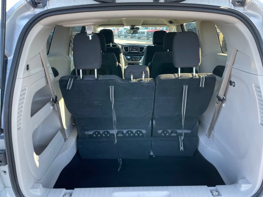 Used 2024 Chrysler Voyager LX FWD image 33