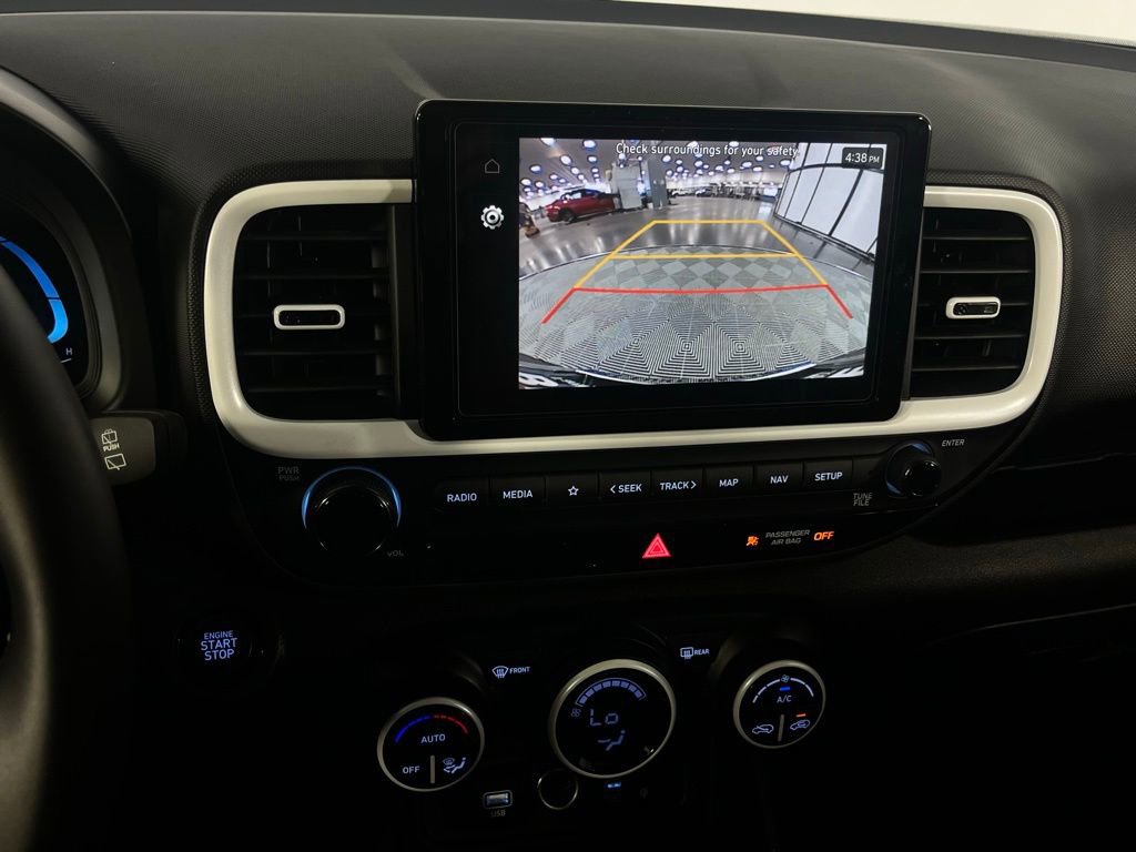 Used 2025 Hyundai Venue Limited image 17