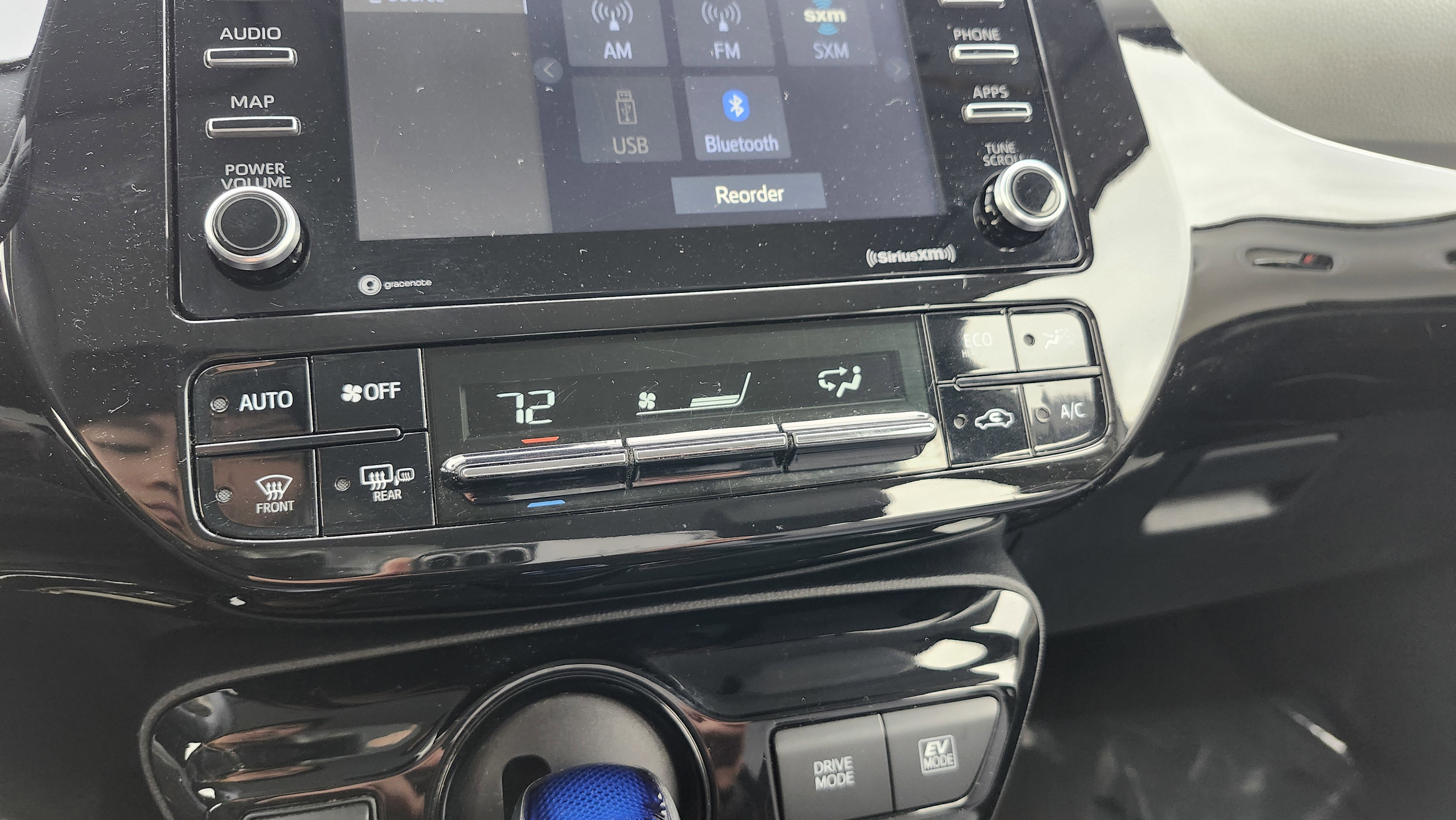 Used 2022 Toyota Prius LE image 29