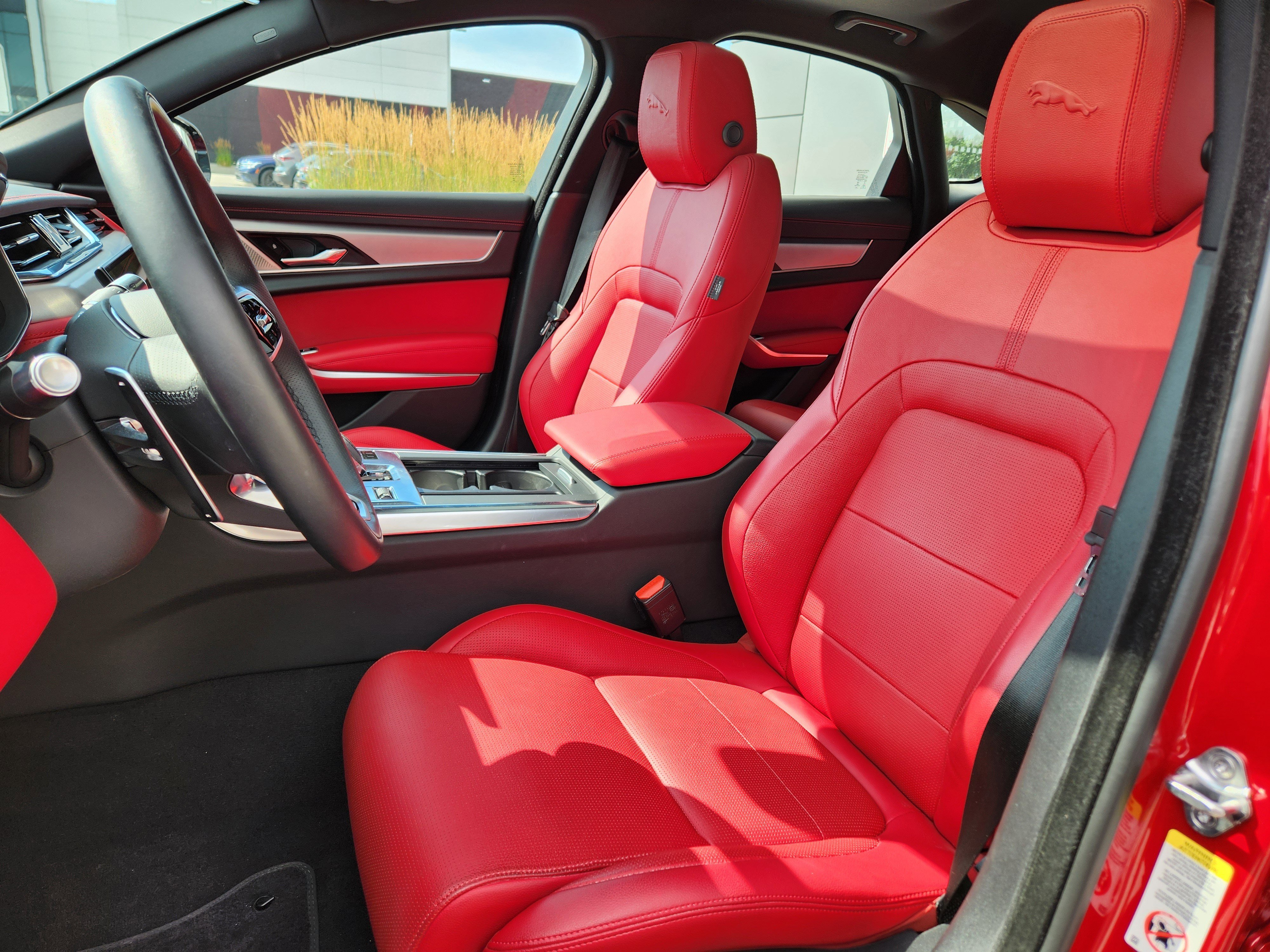 Certified 2022 Jaguar XF R-Dynamic SE image 8