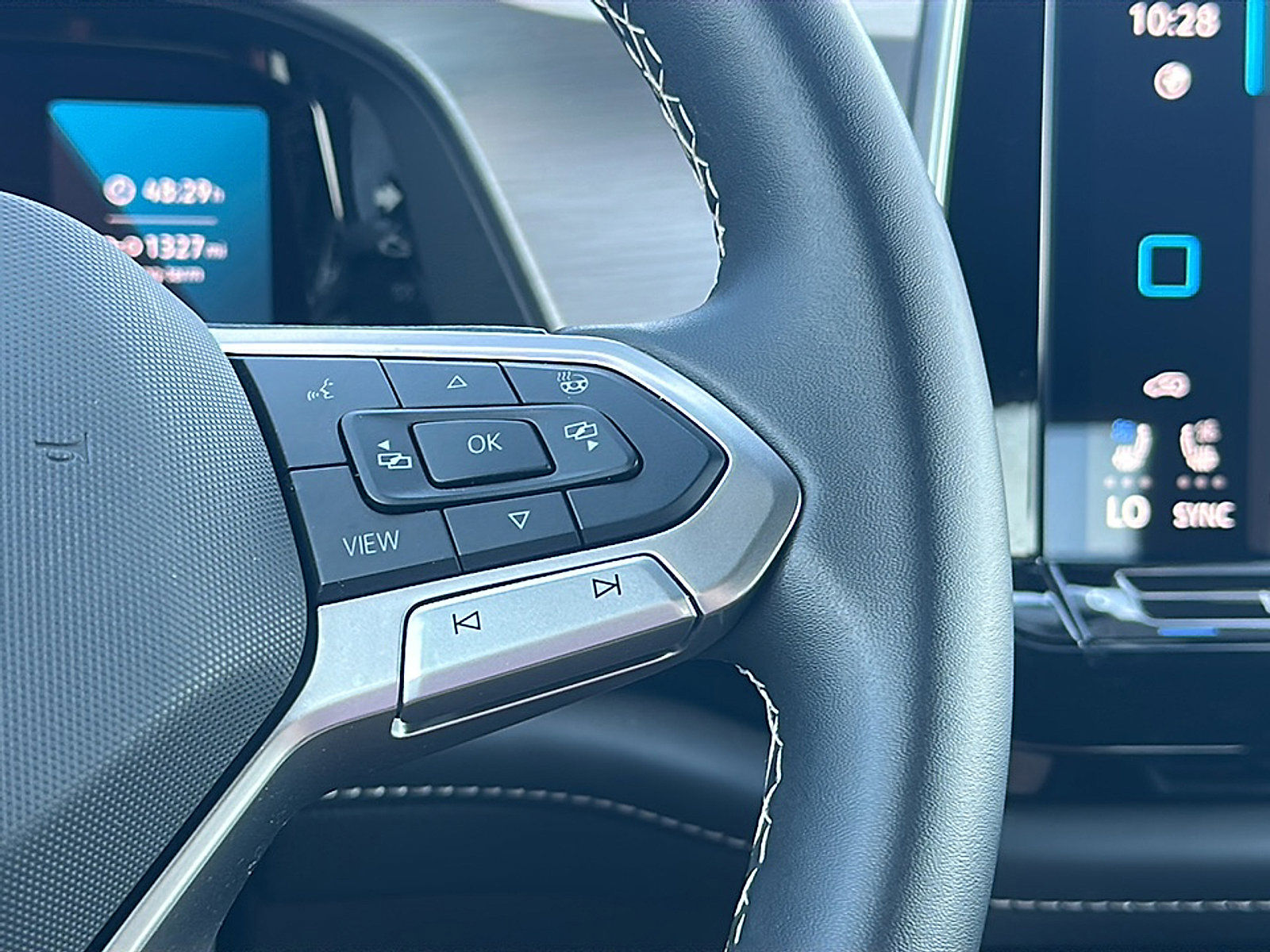 Used 2024 Volkswagen Atlas Cross Sport SE image 28