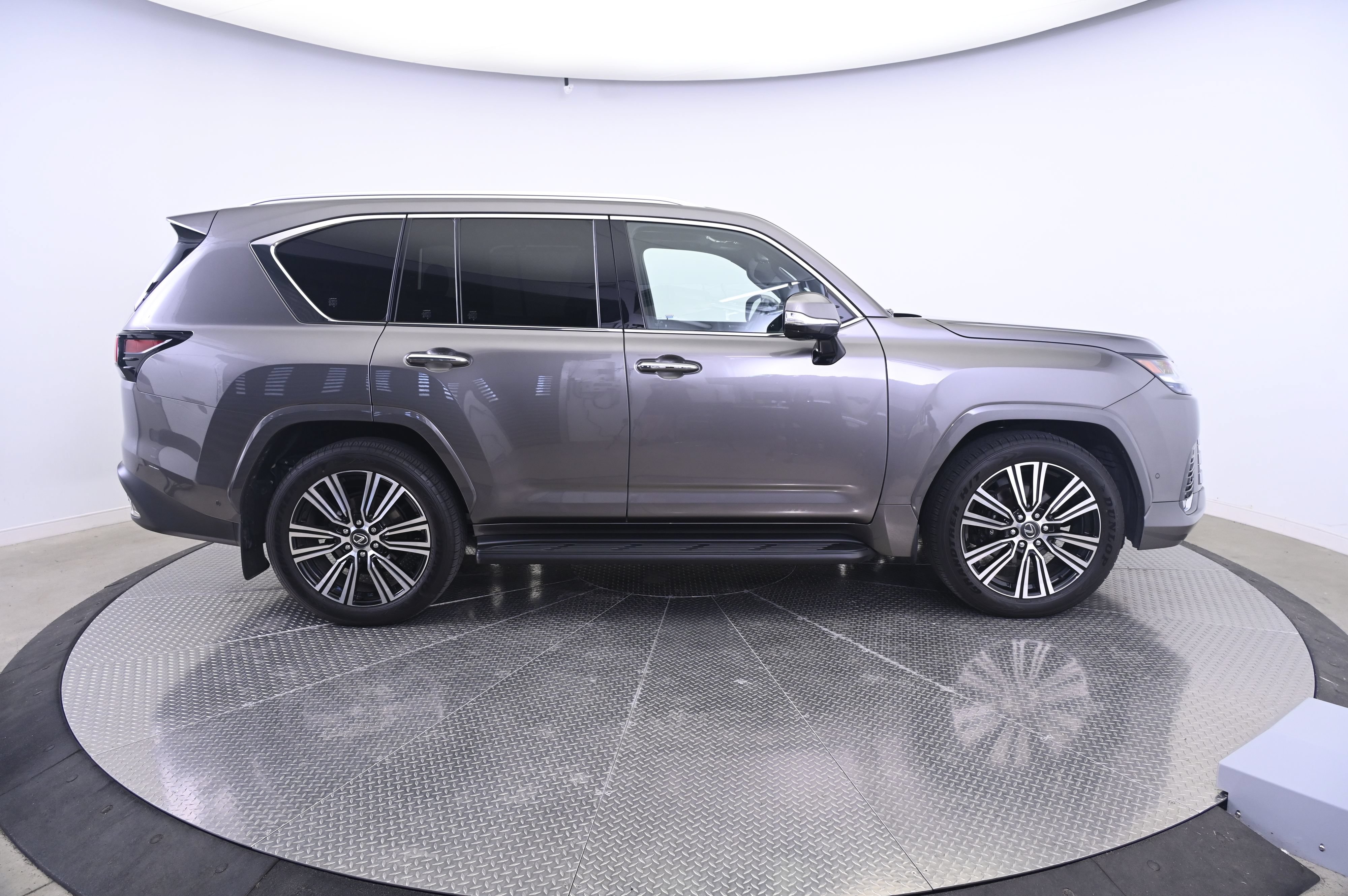 Used 2026 Lexus LX 700h Luxury AWD/4WD image 8