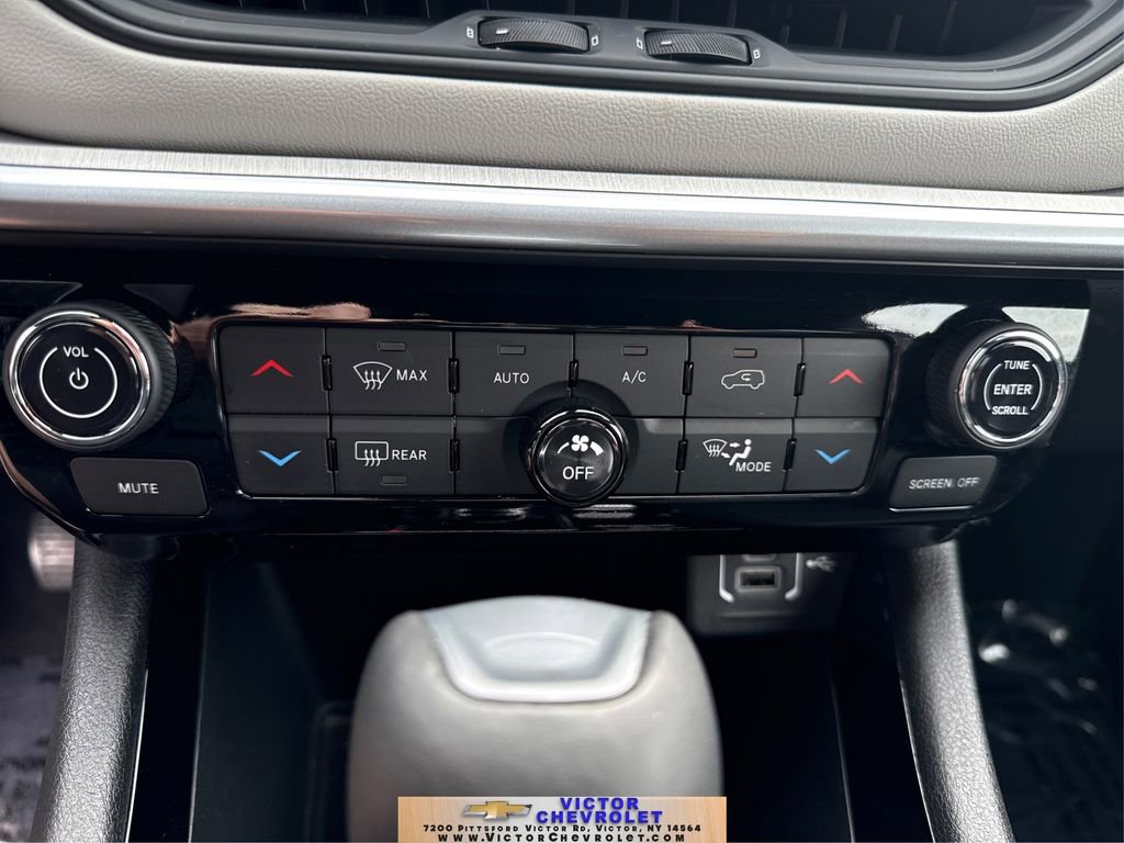 Used 2025 Jeep Compass Limited image 29