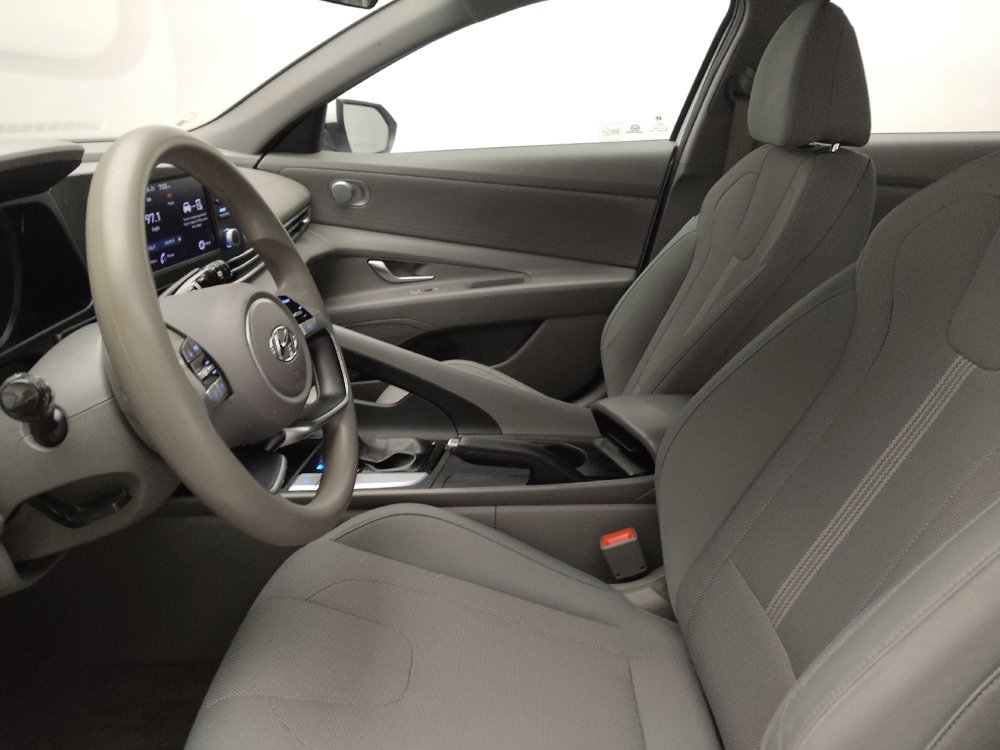 Used 2021 Hyundai Elantra SE image 17